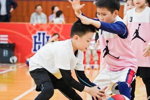 小孩篮球基本功训练全屏